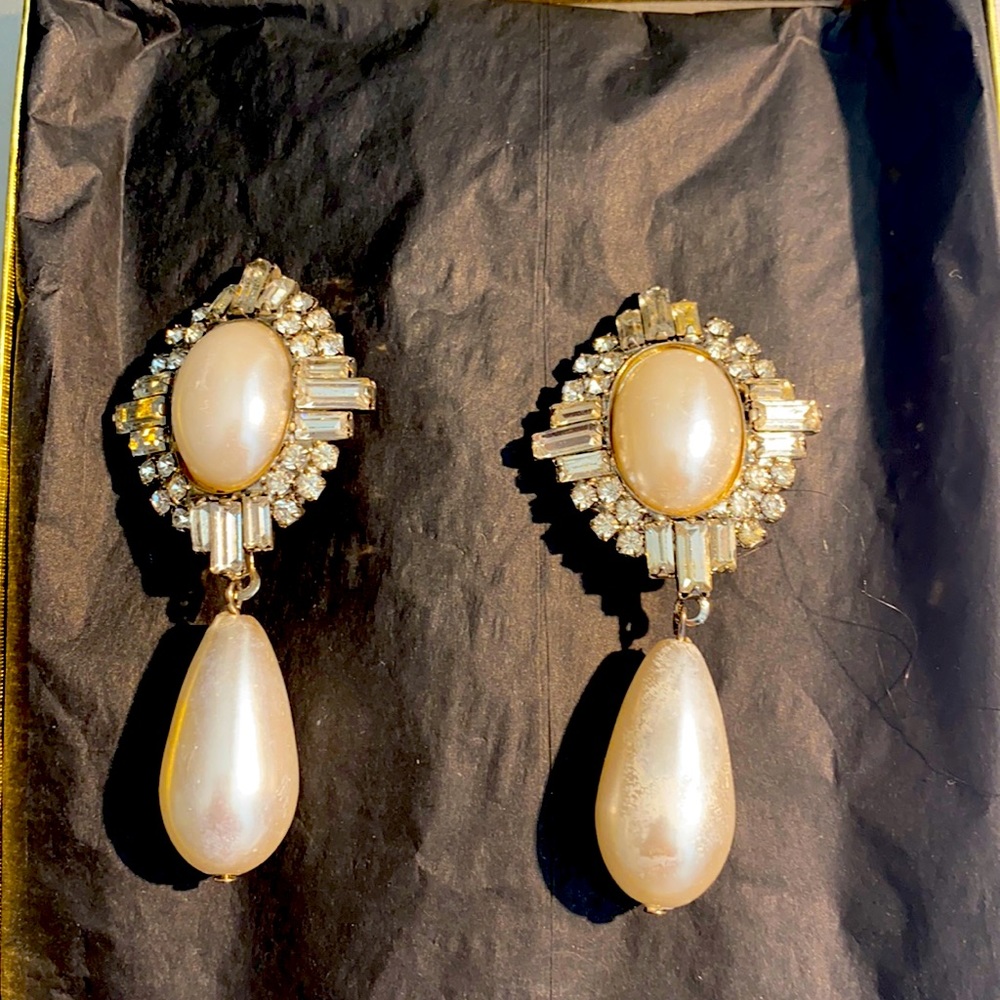 Ladies Clip On Dangling Pearl Earrings